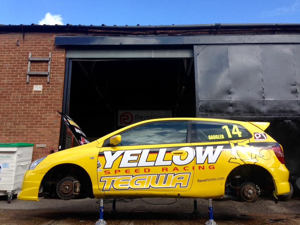 Wheels off clean of <a href="/andygaugler/">Andrew Gaugler</a> YSR CTR today before the graphics go back on. @SCustomsUK @750MotorClub