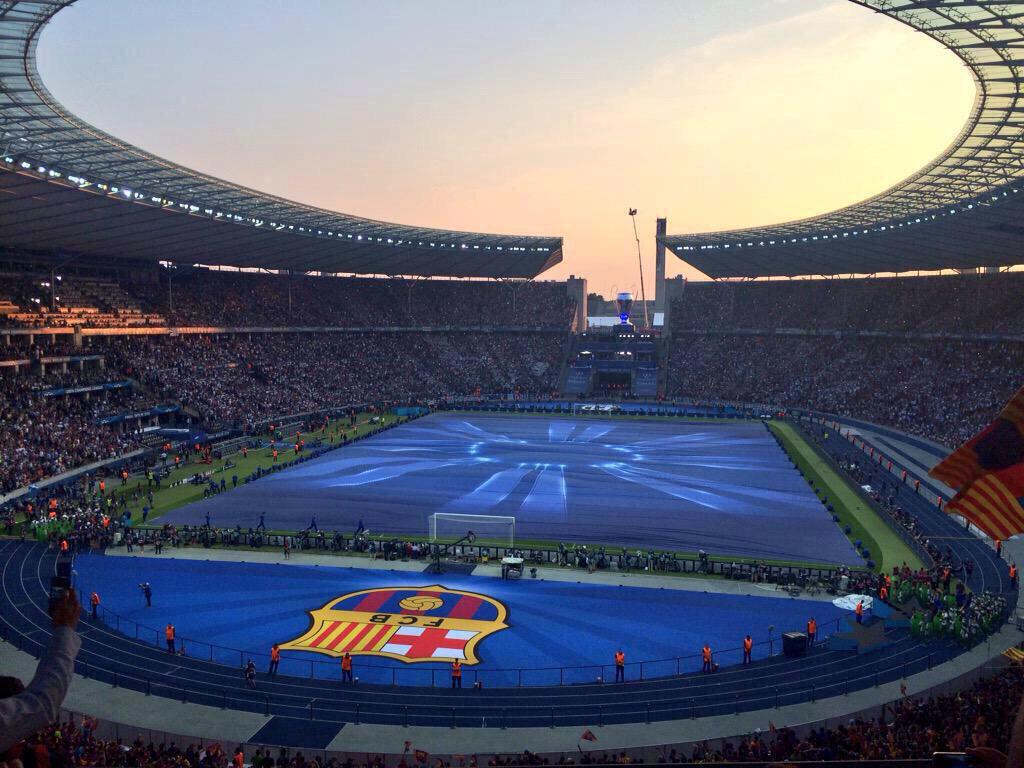 sonora969's tweet photo. Parte de la ceremonia previo a la #ChampionsLeagueFinal #UCLfinal http://t.co/Gr38kZy6NP