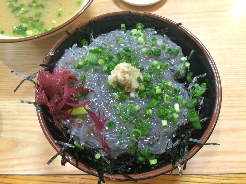 佐藤純也 からの生シラス丼 ヤドカリ汁 アイちゃんがヤドカリ ヤドカリ というので城ヶ島でヤドカリ アマガニ を食べてきました 汁の味は伊勢海老汁みたいですごく美味しかった 身はあんまなかったけど 最後は温泉にも入って充実の1日でした