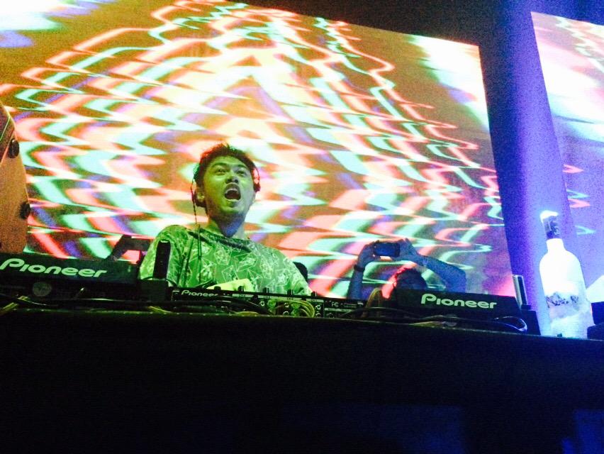 Whooopppwhooooppp nothing can beat tonight's crowd! <a href="/AnggerDimas/">Angger Dimas</a> is the man behind this! #BreakinRave15