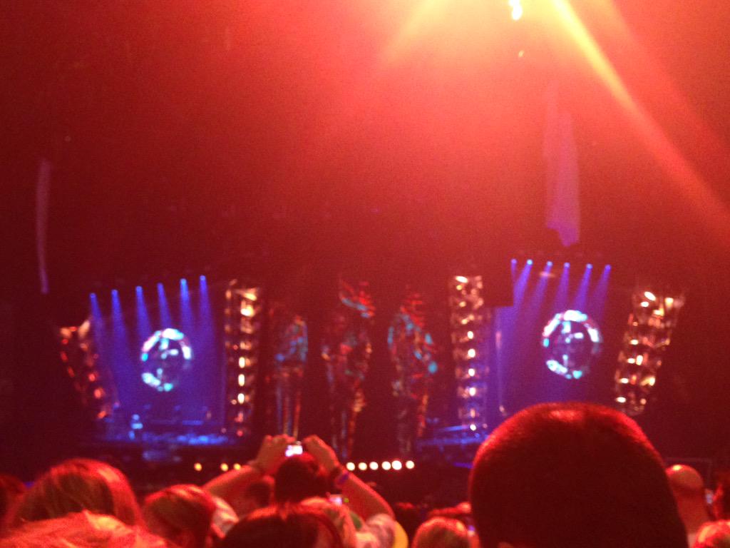 Slb_24's tweet image. Waiting for @takethat at the #TheO2 #TakeThatLive2015 #TakeThatLiveLondon