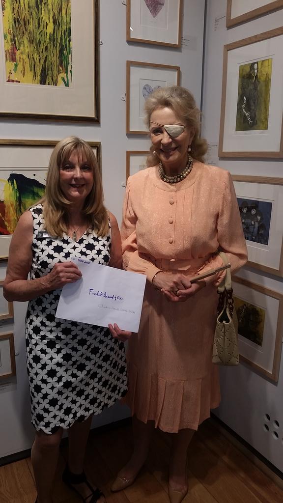 SylvaFae's tweet image. @SWAinfo very proud to watch @bearprintstudio receive her fine art award from HRH Princess Michael of Kent.