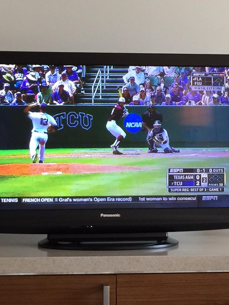 MattCarp13's tweet photo. Cheering on @TCU_Baseball and the frogs are off to good start and @MichaelWacha hates it! #wachawillbewearingpurple http://t.co/8pa7cjA06n
