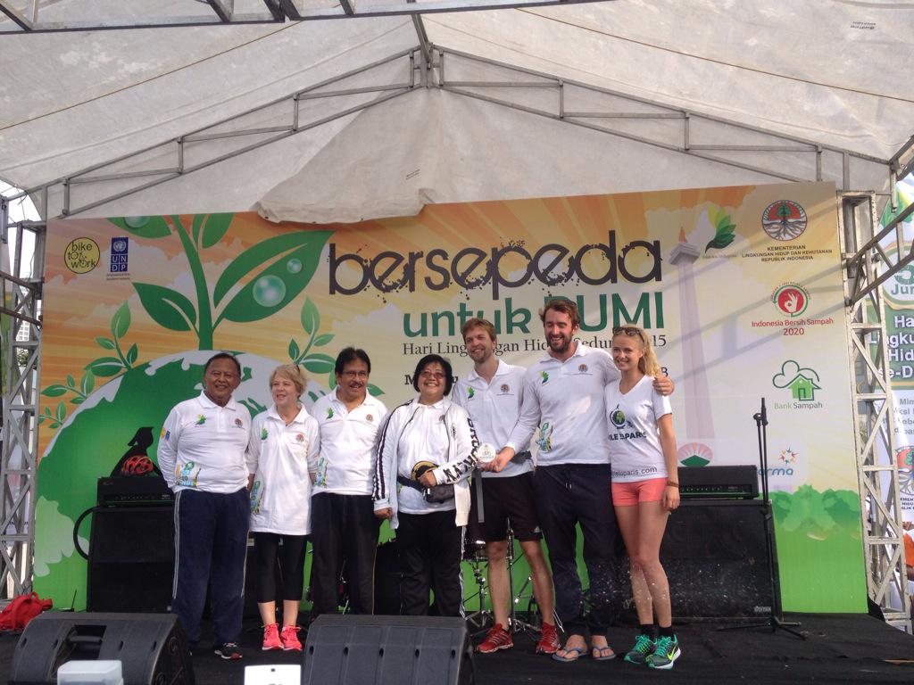 Great support from the public and key officials in Indonesia for <a href="/poletoparis/">Pole to Paris</a> climate change campaign!