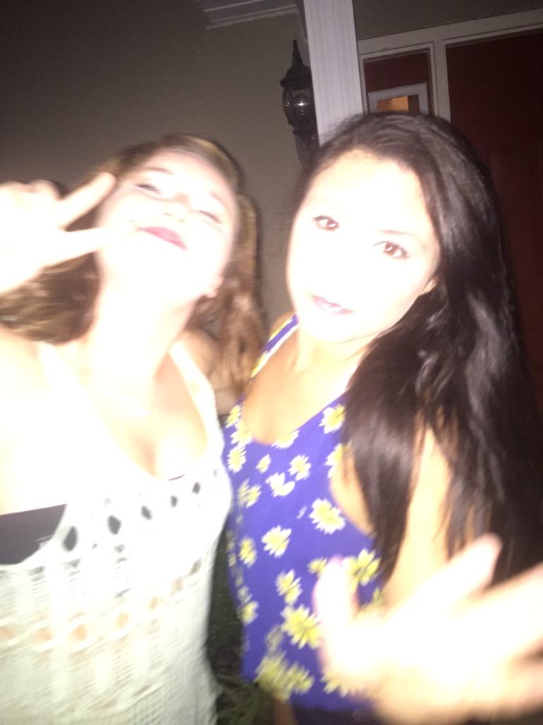 AlexWright14's tweet photo. Because I miss this one! Hurry home from the beach β€οΈ #explainsus ππ http://t.co/Zd0H63rG4B