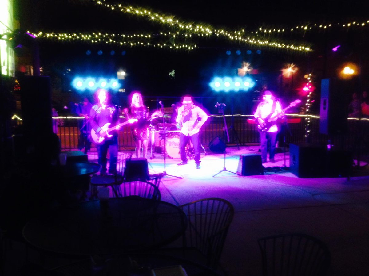 anneclark's tweet photo. @bouncepartyband http://t.co/7Un9AlMJuH