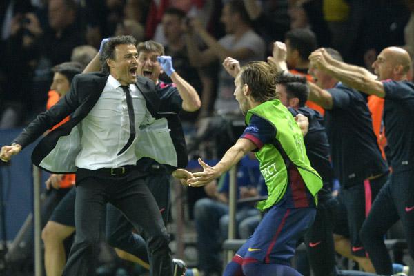sonora969's tweet photo. Luis Enrique celebrando su triplete. #FCBarcelona #UCLfinal http://t.co/bYYr8WjCkJ #UCLfinal