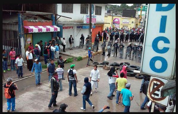 En #Teotitlan y #Tlaxiaco #Oaxaca los pobladores se unen a los maestros en desalojar y prohibir entr CG2Ha-vU8AALZNg