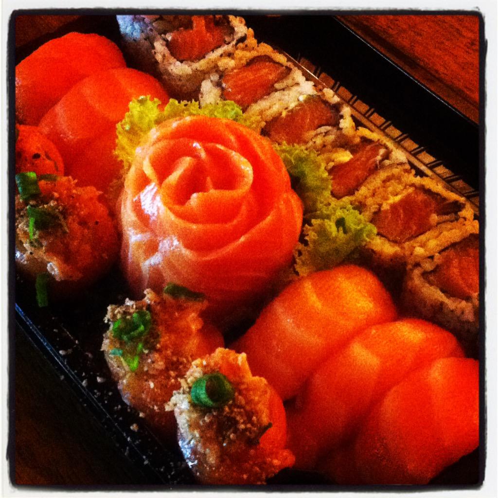 Live_Sushi's tweet photo. Estamos esperando teu pedido! 30858548 http://t.co/UxnQi5zVlW
