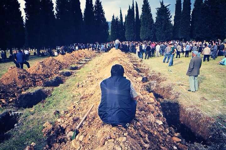 Oy verirken; 1150 odalı saray yapıp, 1 yaşam odası yapamayanları da unutmayın.