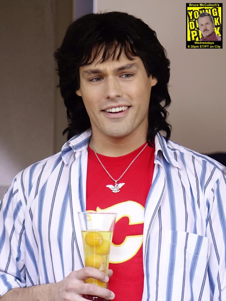JamesCHawksley's tweet photo. Tune in tonight at 9 on CityTV for tonite's @YoungDrunkPunk repeat! I dance. Then hit yer ol' man with some cheese. http://t.co/bgXlrLBAq0