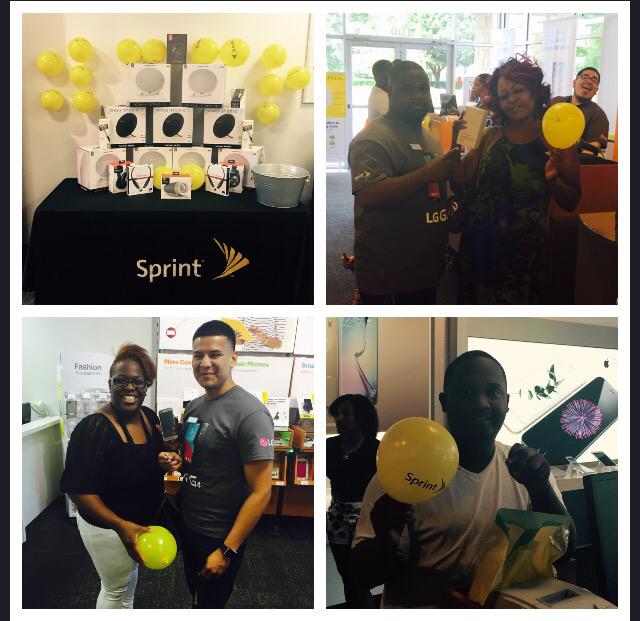 Sprint469's tweet photo. Balloon popping fun at Cedar Hill! Buy at tablet, S6, G4, or $100 in accessories and win a prize! @Bobnlikesthis http://t.co/w2jEr8pDas