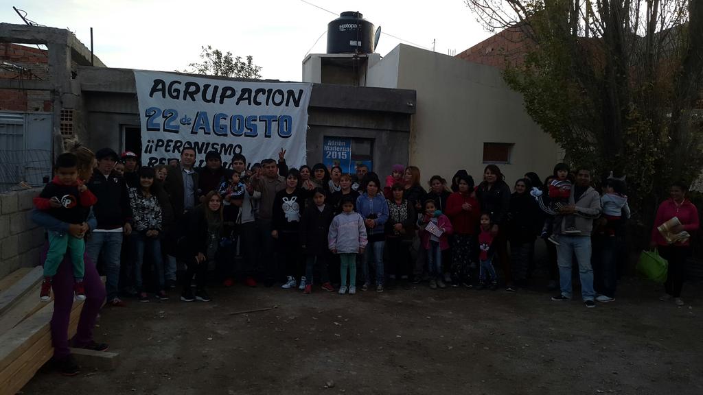 LeilaLloydJones's tweet photo. @AMaderna2015 sabádo militante!! Gracias Moreira 4,Tiro Federal,Progreso casas q se suman a este proyecto!! #Chubut http://t.co/z7R0ZKH70u
