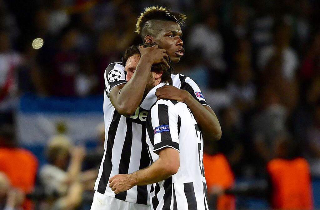 KalshiTen's tweet photo. Pogba, joven promesa de 22 años, consuela a Pirlo, leyenda de 36 años. FÚTBOL http://t.co/i3A75FT6KE