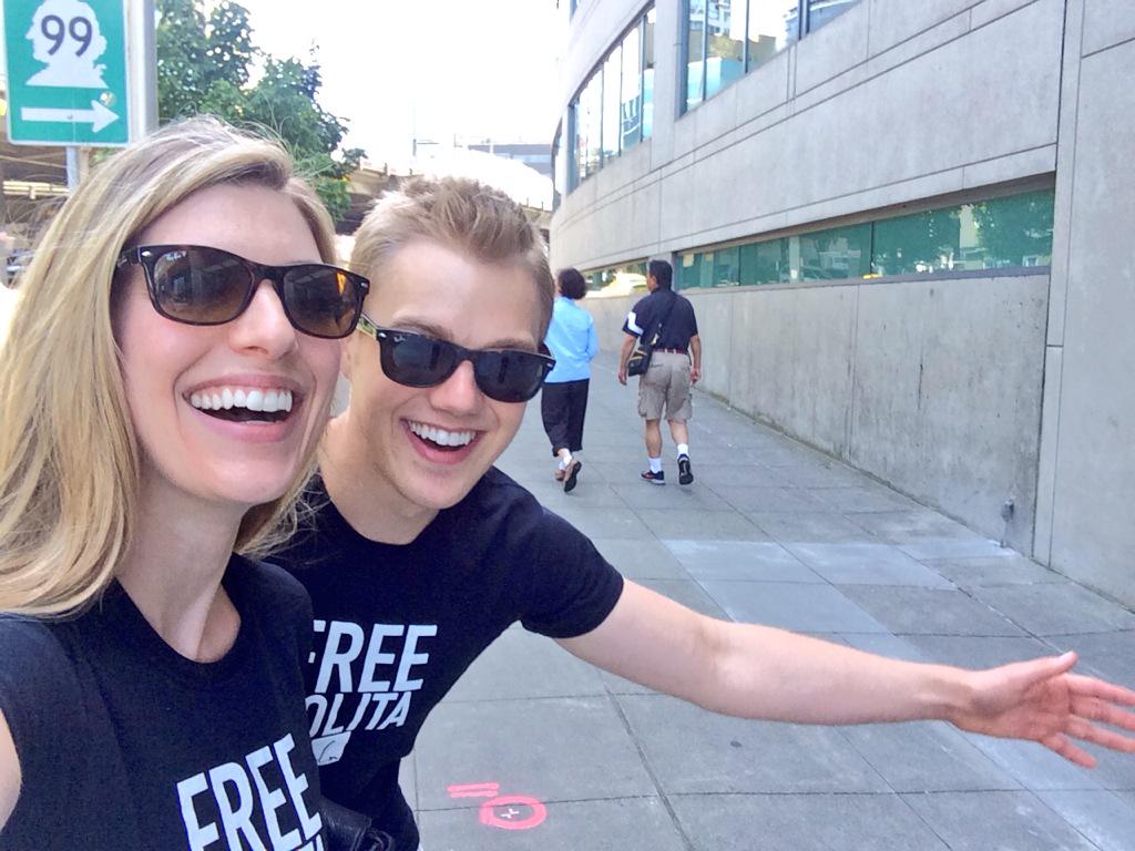 RianaNelson's tweet image. Sidewalk #selfies with @DaltenNelson 👯 (#HiJudy)