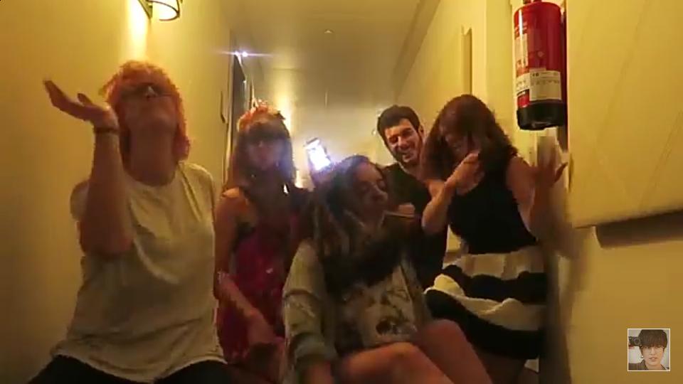 Tobdite's tweet photo. CUANDO ZARPA EL AMOOOR #YellowMellow #ElvisaYomastercard #AbiPower #AndreaCompton http://t.co/OYF1l3Yzvb