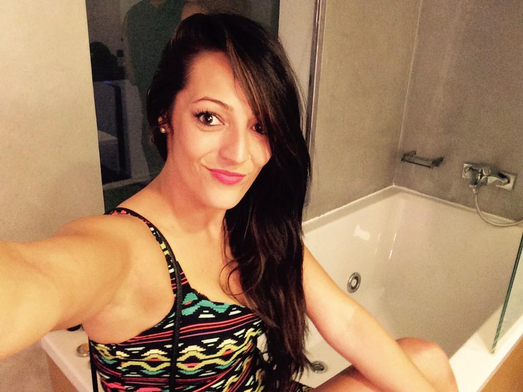 laura181087's tweet photo. En ibiza!! Tan agustitooooo http://t.co/ajLno3GFBO