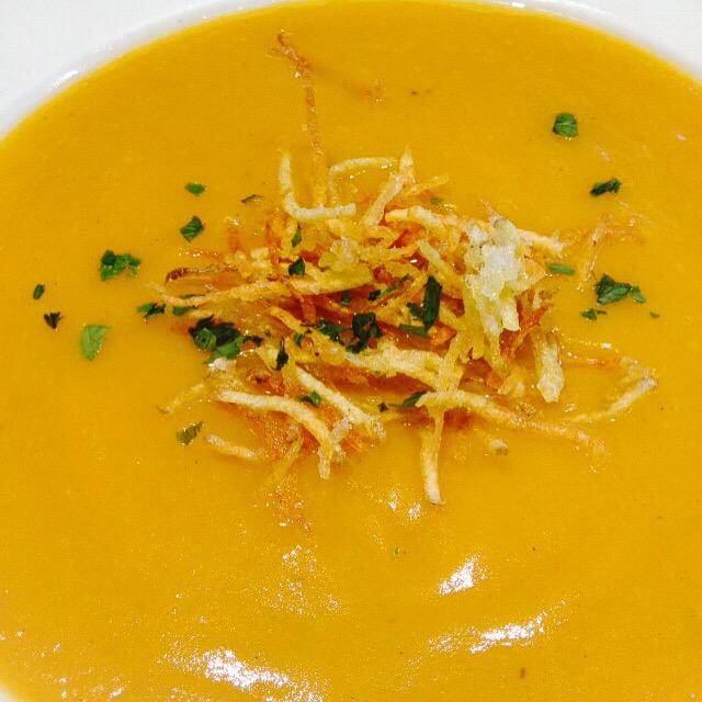 ThePassengerTO's tweet photo. Sweet potato soup w matchstick frites #foodto #patio #junctionto #souper #torontoeats #torontofood  #fromscratch http://t.co/gXI4Hn6fPm