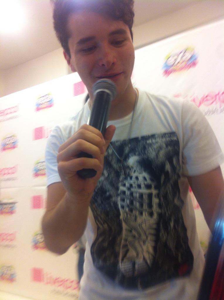 Cass_Lendechy's tweet photo. Tercera vez que te veo chico♥️ te amo tanto y gracias por venir otra ves a Veracruz😍 @ATLGarza #elinicio #ExaJrPop http://t.co/DuTmpxYPSX