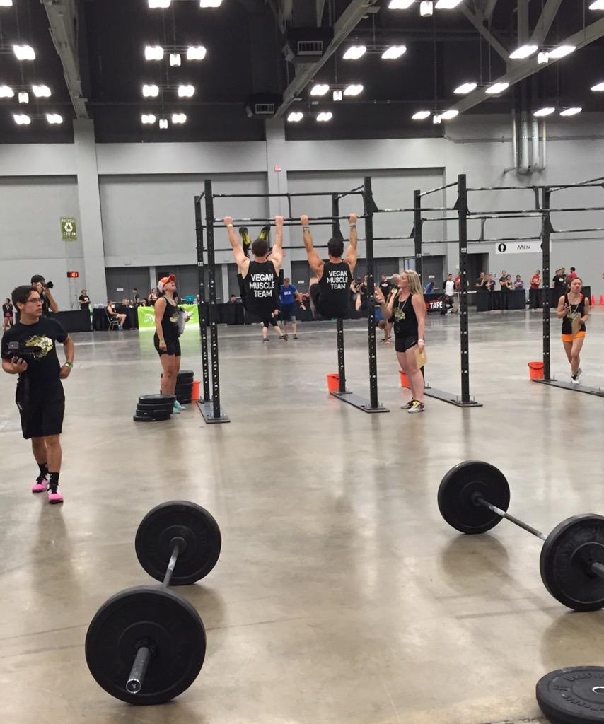 PlantBuilt's tweet photo. @grassfedathlete and @BillyPruz kicking ass at #wodapalooza for #teamplantbuilt2015 #alwaysbeflexing #NFGAMES15 http://t.co/UsQRFChXcw