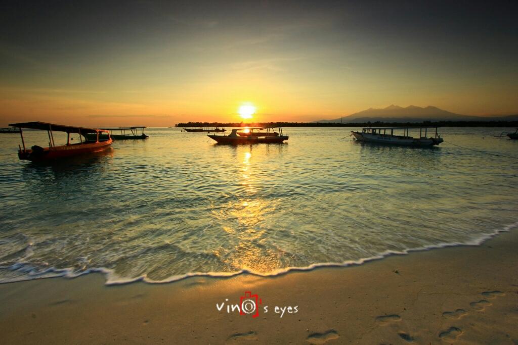PerahuKayu's tweet photo. RT @benedictusvenus: Pagee.... Sunrise di Pulau Gili Trawangan NTB @TravellerKaskus @LetsGonesia @GNFI http://t.co/1wGRpcOxQC