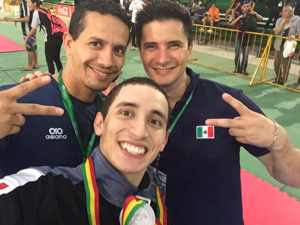 DamianVilla58's tweet photo. Medalla de Plata, Bolivia Open! Nada mal para ni cumplir 2 meses de cirugia de rodilla! Next Stop: Australia Open G2😈 http://t.co/xGycvw4Pwb