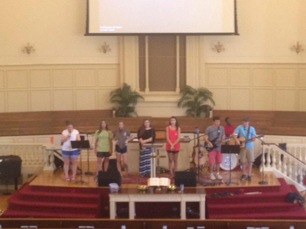 FHBC_youthgroup's tweet image. Rehearsal for tomorrow's worship! #1Tim4:12