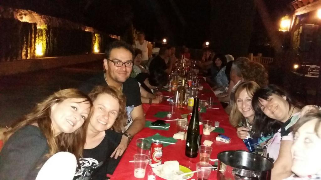 jupeta2's tweet photo. Amb la @CFestes2015 de soparet! Sou molt grans! Ànim que ja ho tenim ahi! http://t.co/DsIGFtY6Wq