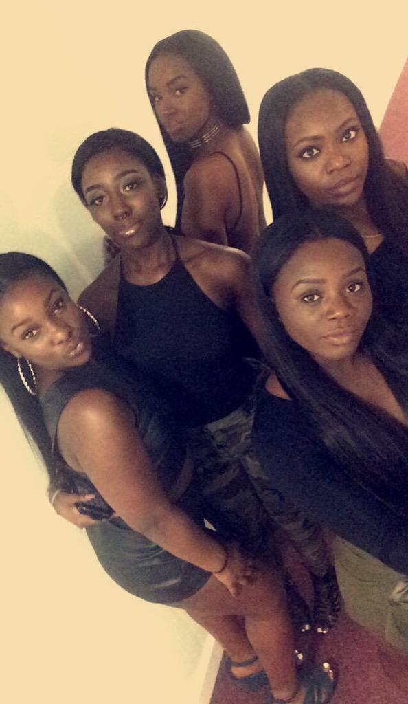 Sophiee_Tee's tweet photo. #Reckless2015 With the girls ๐ http://t.co/6T3oD2uJH3
