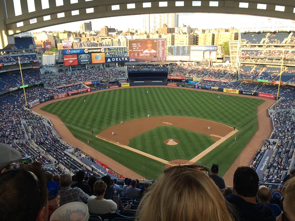 Kreplaw's tweet photo. Enjoying the #Yankees game with my little brothers - #catchinggreatness http://t.co/3zti12csAs