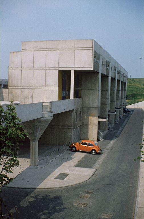 BrutalHouse's tweet image. Stirling / Runcorn / Concrete / VW
—
Image via @VisResCentreMMU