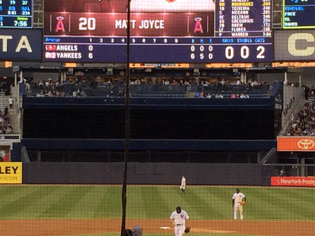 hedler73's tweet photo. Awesome night in the Bronx ! http://t.co/ka5FvvBFS3