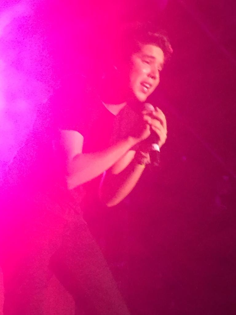 janelnava's tweet photo. Cantas hermoso😍 @JozvanVera #ExaJrPop #DLMHLM http://t.co/LviaY7TOIQ