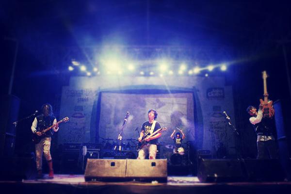 jrockstore's tweet photo. J-ROCKS live at JAKCLOTH 2015 with J-ROCKS X RELIC collection..
Cc: @JROCKS1spirit @relicstation http://t.co/ZpPAEtYLLY