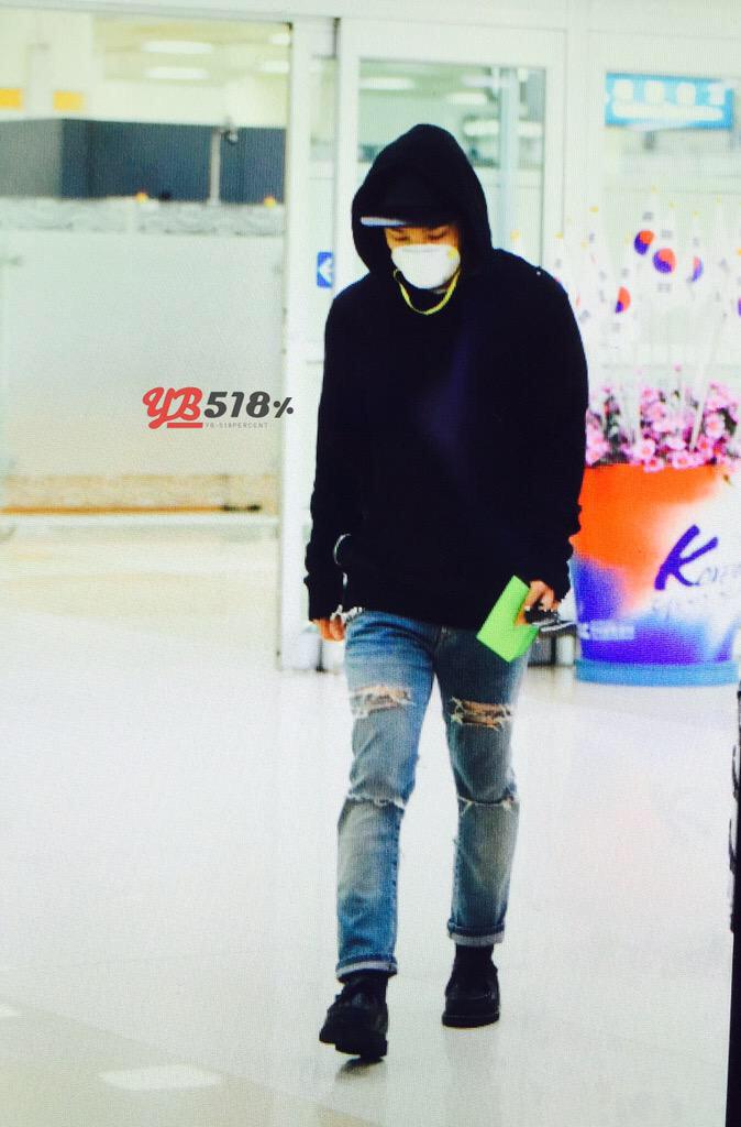 [7/6/15][Pho] BIGBANG tại sân bay Gimpo trở về từ Bắc Kinh CG37pUzUIAAHfEw