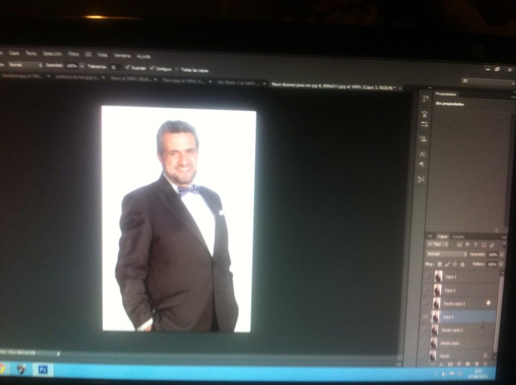 shootforthemon's tweet photo. Trabaje y trabaje para que las playeras y lona queden padrisima #NachoAMQL @flacoibanez nuestro primer actor http://t.co/ynV4JalR2d