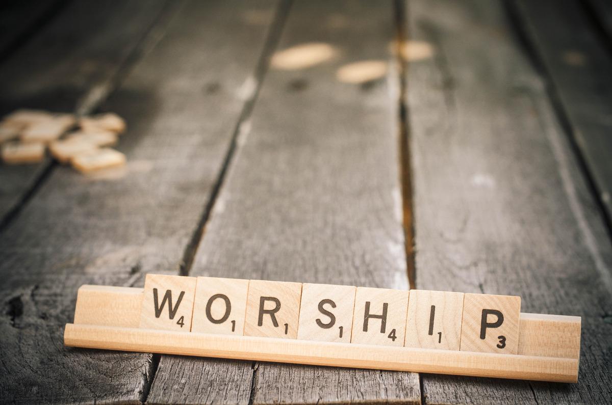 CalvaryBeloit's tweet photo. Everyone worships something. Stop in tomorrow at 9:45am (English) &amp; 11:30am (Spanish) as we kickoff our June series. http://t.co/AkWnXQlRis