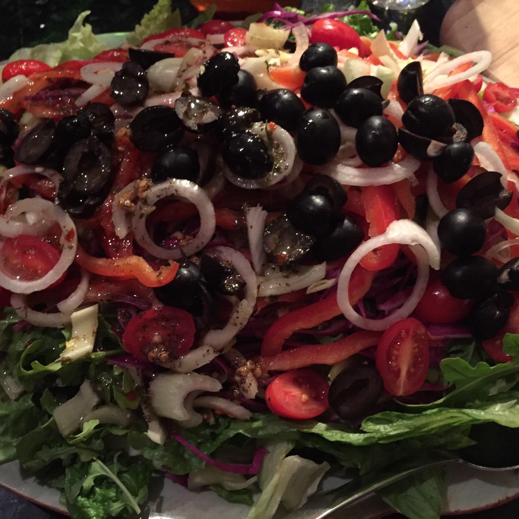 CookTimeRemmi's tweet image. Beautiful Summer Salad!! #RemmiCooks #CookTimeWithRemmi