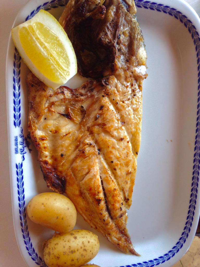 MeiyangChang's tweet photo. When you fall in love with both your lunch as well as the lady serving it! Good day overall 😁❤️ #Ericiera #Portugal http://t.co/eIB0u6HgGH