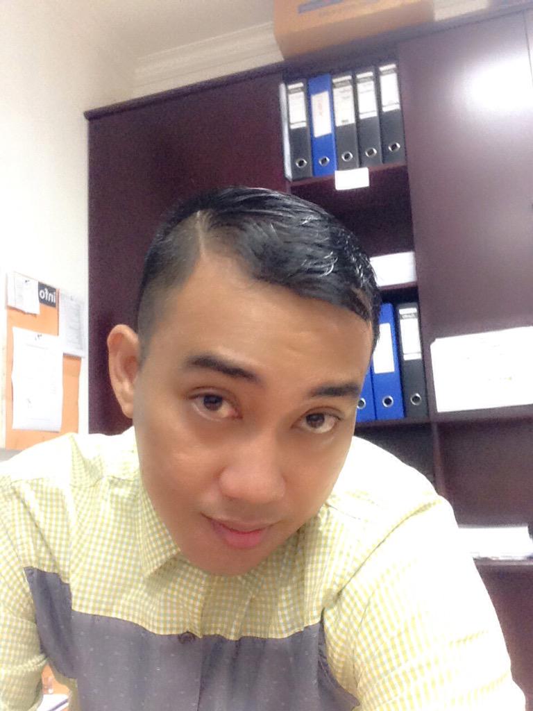 akbarsyahbone's tweet photo. Model rambut trendi hahaha http://t.co/q9NLqpxROg