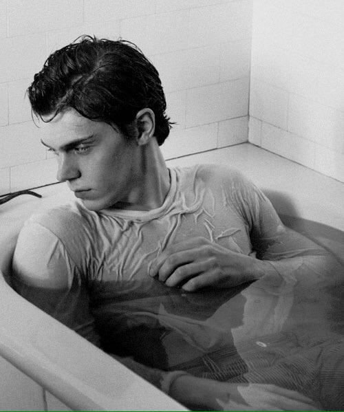 kellinstop_'s tweet image. Evan Peters