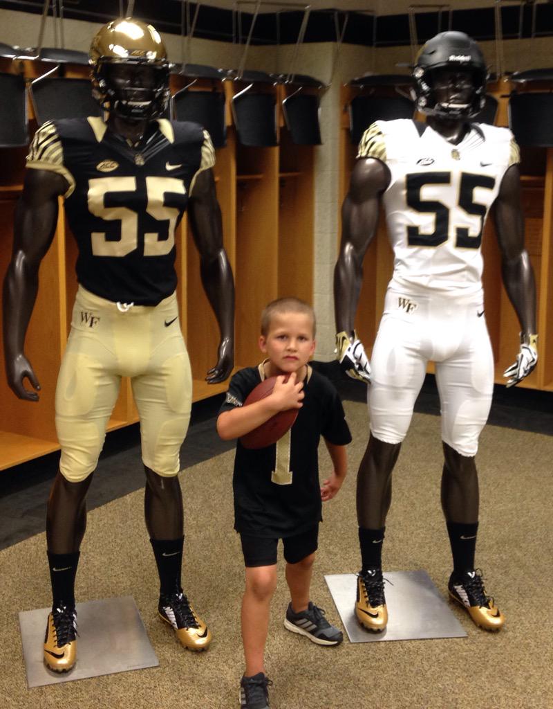 CoachTabacca's tweet image. Another great camp in the books!  Some great talent was running around BB&amp;amp;T! #Chin #TheBallisTheProgram