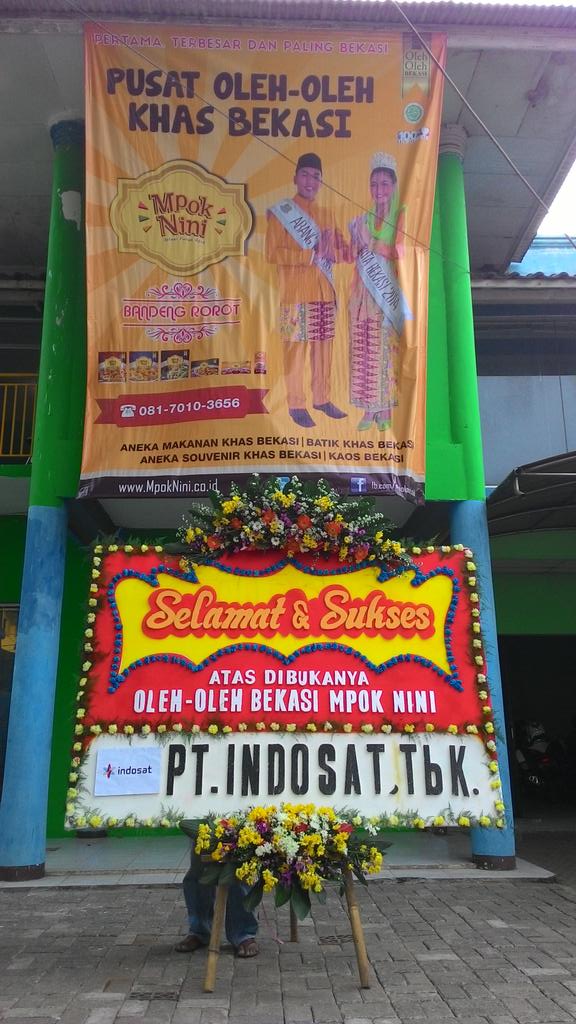 mpok_nini's tweet photo. Terima kasih kpd @indosatbotabek atas ucapan slamat atas dibukannya Outlet Oleh2 Khas Bekasi | @indosatmania @indosat http://t.co/jHu2EsdGbG