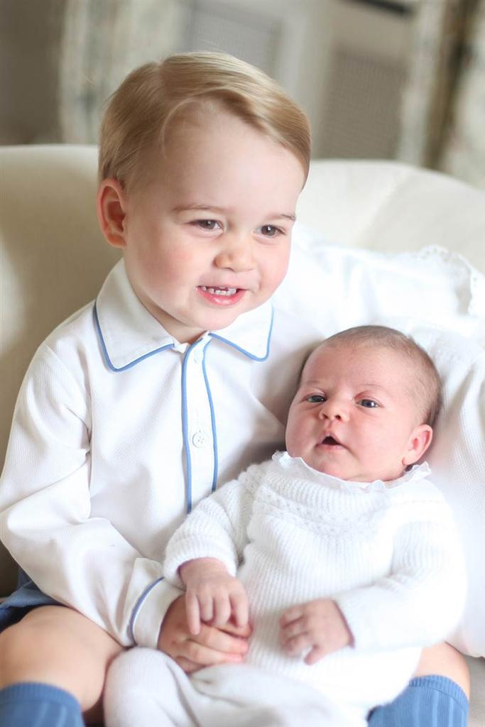 SouthernFoxBlog's tweet image. Seeing these pictures of the baby royals was the highlight of my day 👑