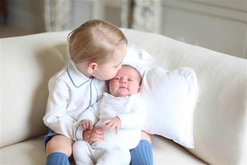 SouthernFoxBlog's tweet image. Seeing these pictures of the baby royals was the highlight of my day 👑