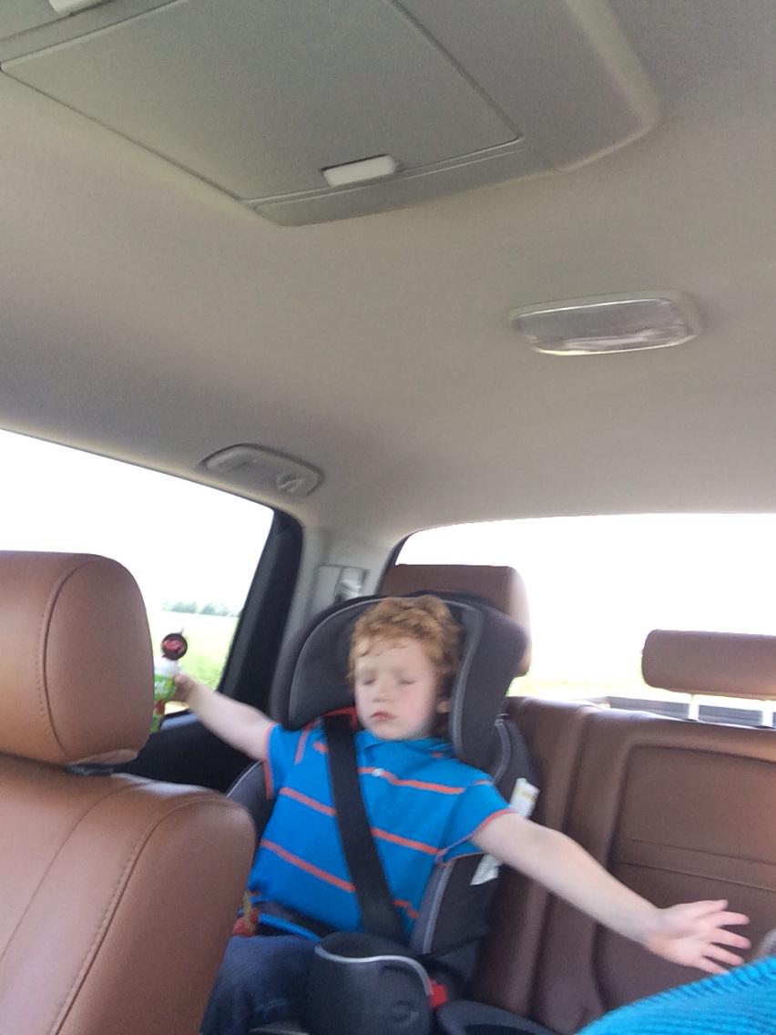 BrandonDBilbo's tweet photo. Listening to beautiful love by @bjputnam. Looked back at red light to see my 4yr old in worship http://t.co/PoRlEdqn6n