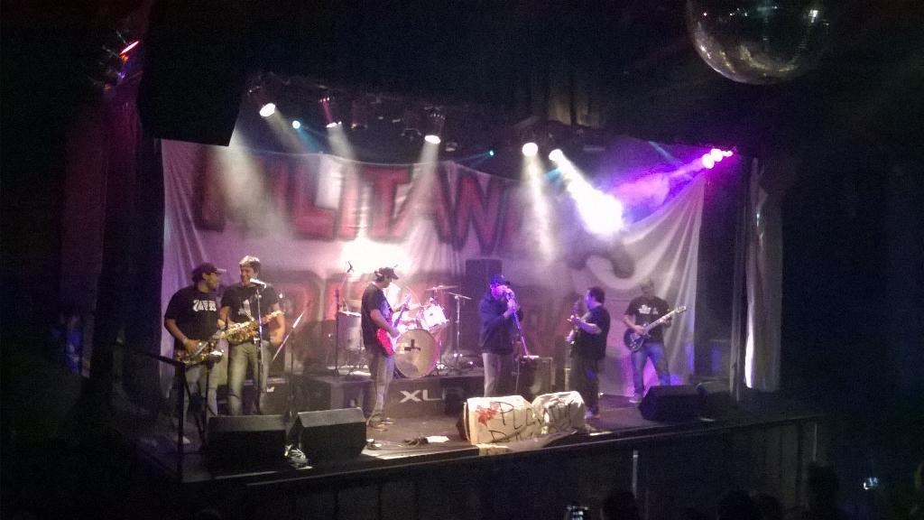 AcevedoSanti's tweet photo. #PlantarBandera una banda under con música, letras y sonidos propios para roquear hasta el final @BrigadaEcoArg http://t.co/ERTUUIM2YP