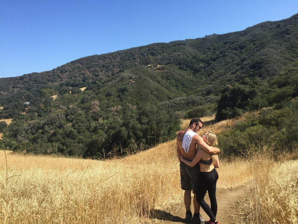 MiaMalkova's tweet photo. Me and @DannyMountain10 hiking today🌻 http://t.co/eZMmFUY9qs