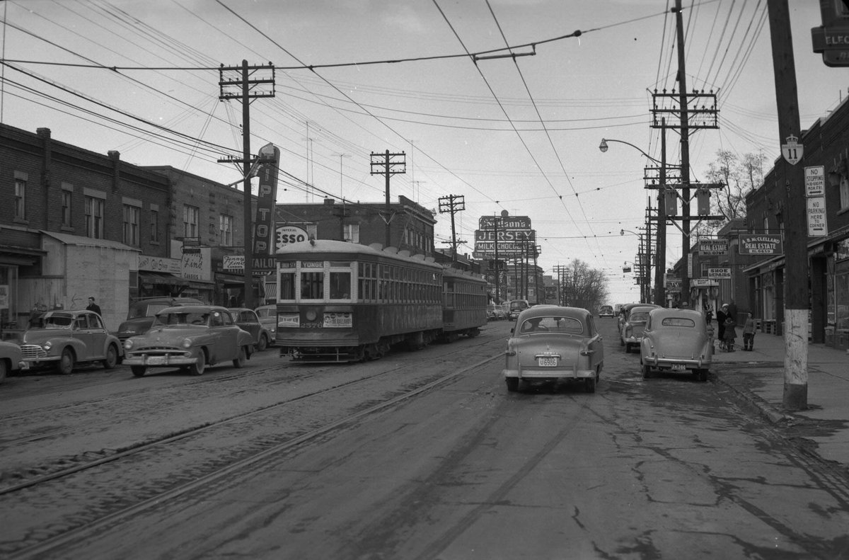 SpiritYorkville's tweet photo. Remember when streetcars looked like this? #ThrowbackThursday Yonge St &amp; N. of Golfdale Rd., on March 6, 1954 http://t.co/8ErFlma7Ua