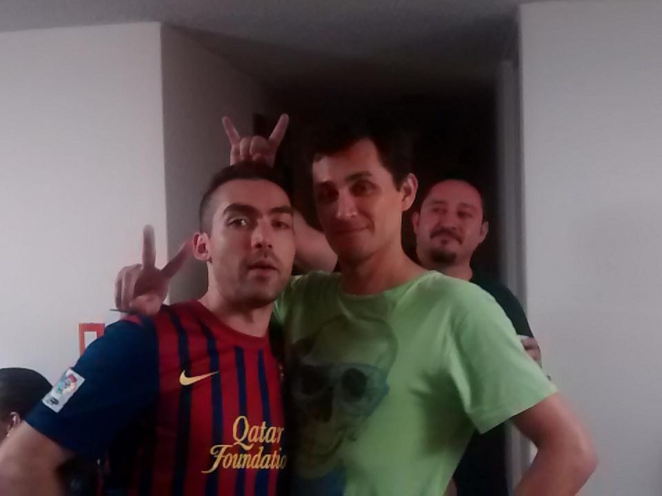 Festejando al compadre en sus casi 40 , felicidad plena